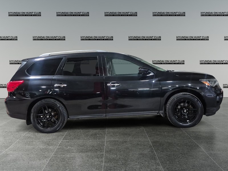 2017 Nissan Pathfinder 4WD 4dr Platinum