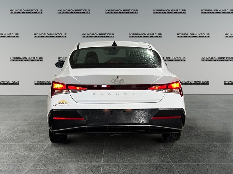2024 Hyundai Elantra Preferred IVT