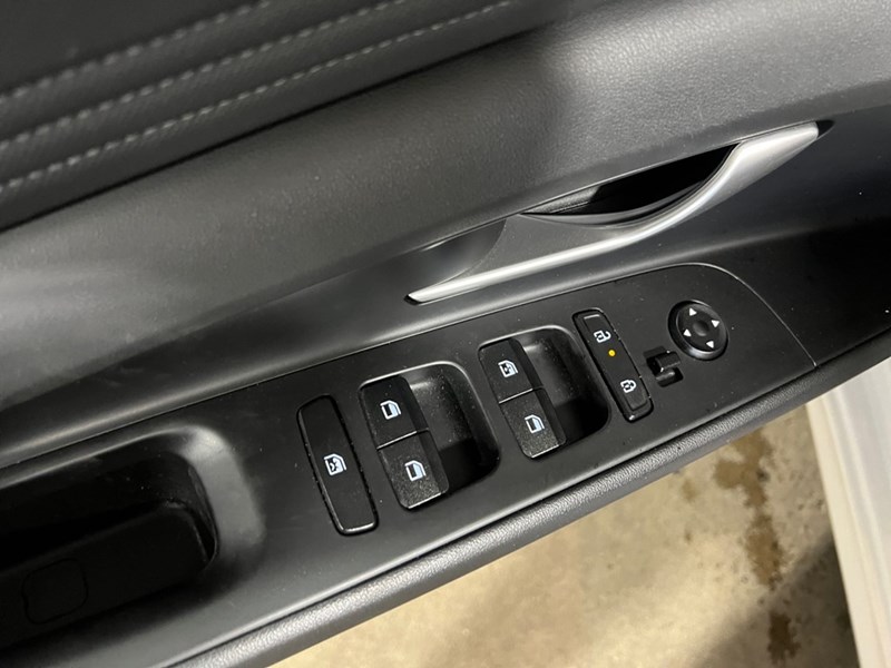 2024 Hyundai Elantra Preferred IVT