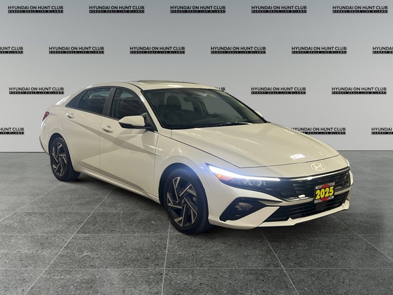 2025 Hyundai Elantra Luxury IVT