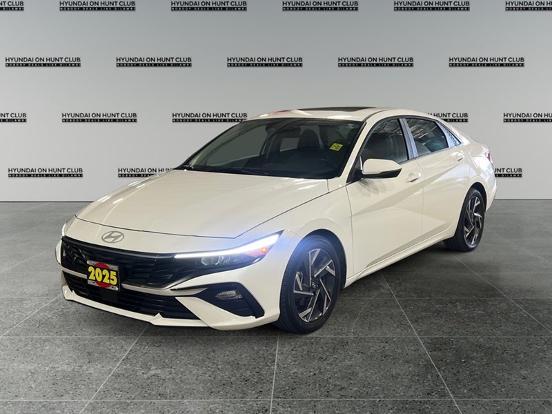 2025 Hyundai Elantra Luxury IVT