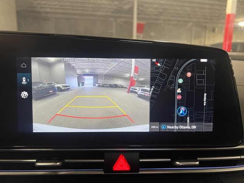 2025 Hyundai Elantra Luxury IVT