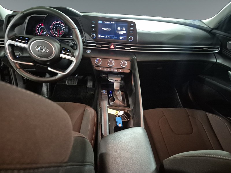 2023 Hyundai Elantra Preferred IVT