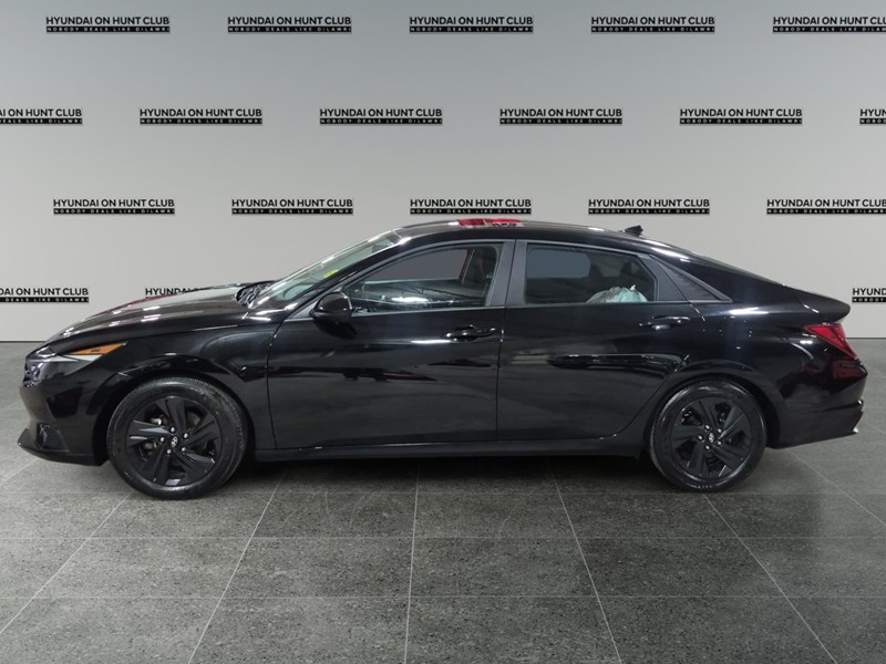 2023 Hyundai Elantra Preferred IVT