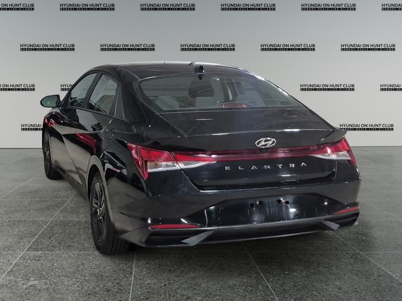 2023 Hyundai Elantra Preferred IVT