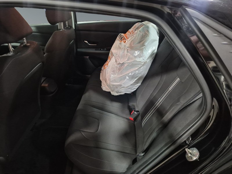2023 Hyundai Elantra Preferred IVT
