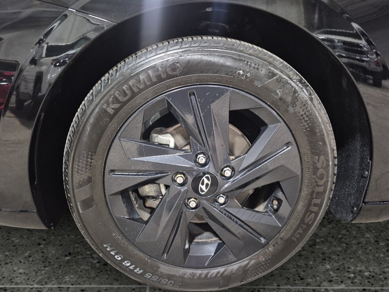 2023 Hyundai Elantra Preferred IVT