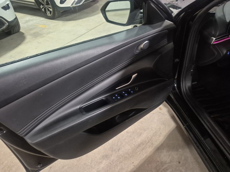2023 Hyundai Elantra HEV Luxury DCT