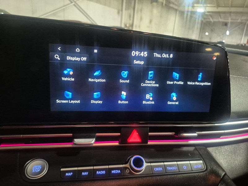 2023 Hyundai Elantra HEV Luxury DCT