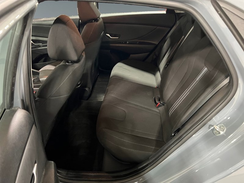 2022 Hyundai Elantra Preferred IVT w/Sun & Tech Package