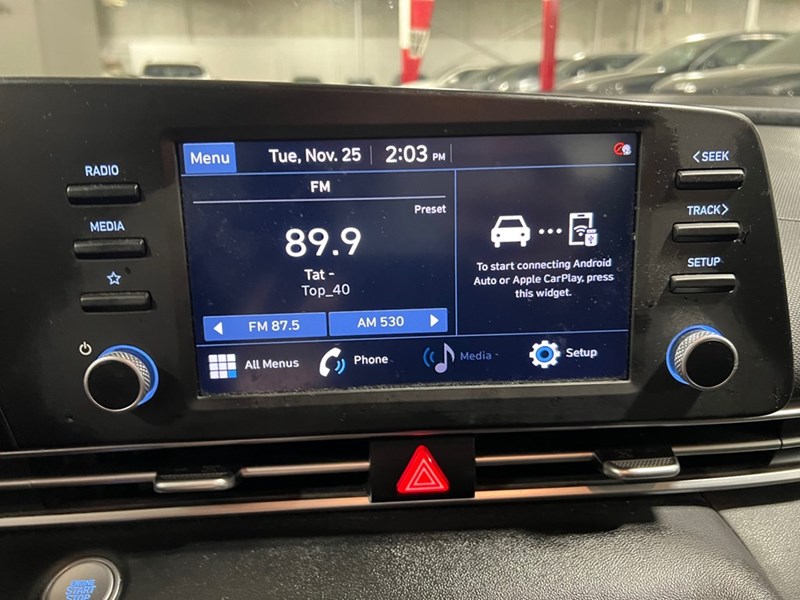 2022 Hyundai Elantra Preferred IVT w/Sun & Tech Package