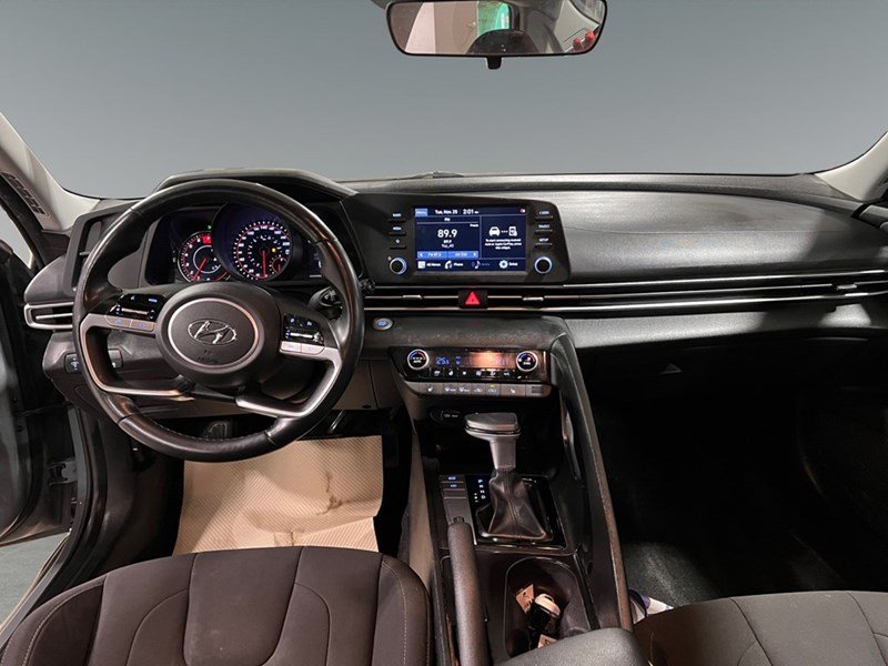 2022 Hyundai Elantra Preferred IVT w/Sun & Tech Package
