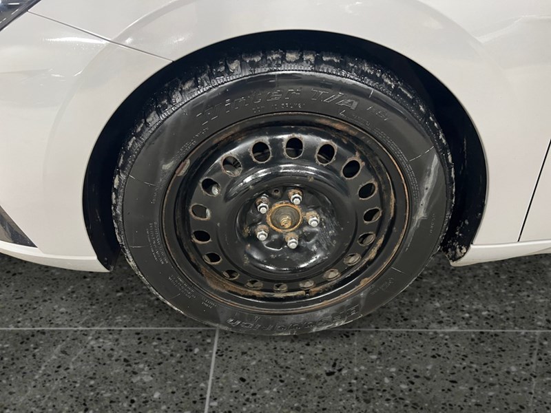 2023 Hyundai Elantra Luxury IVT w/Two-Tone Interior