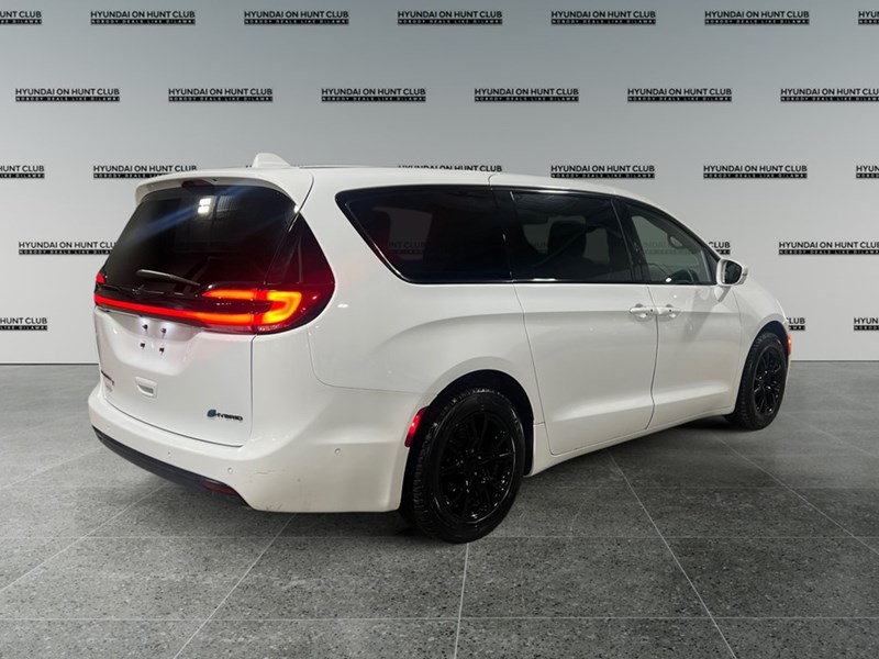 2022 Chrysler Pacifica Hybrid Limited 2WD