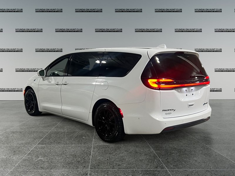 2022 Chrysler Pacifica Hybrid Limited 2WD