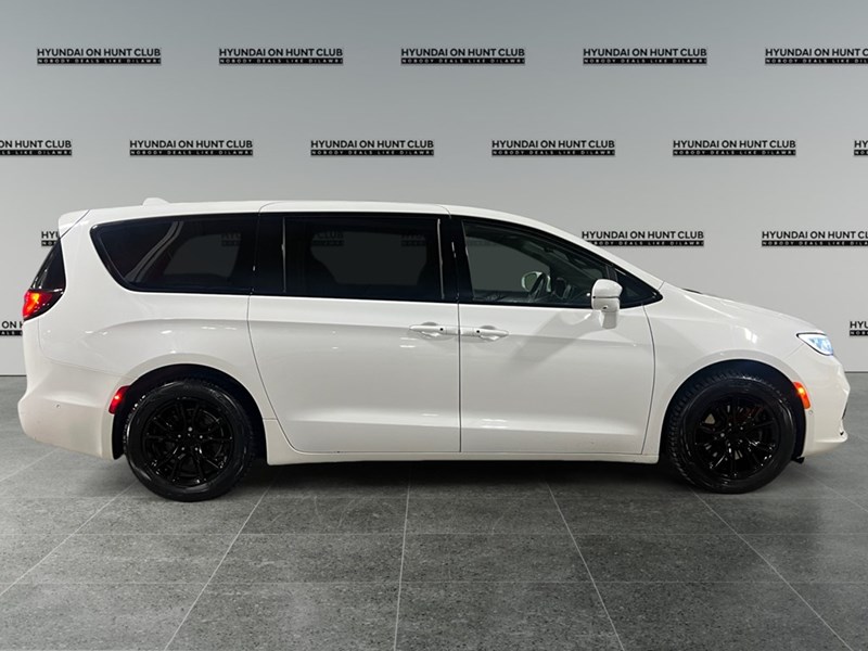 2022 Chrysler Pacifica Hybrid Limited 2WD