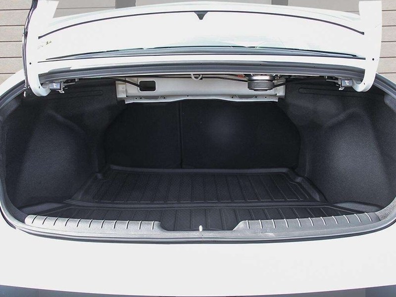 2025 Hyundai Elantra Luxury IVT