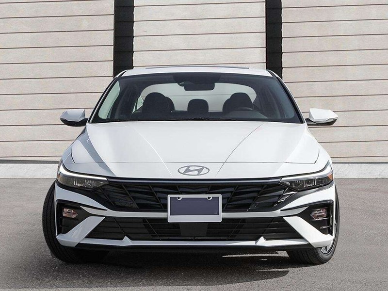 2025 Hyundai Elantra Luxury IVT