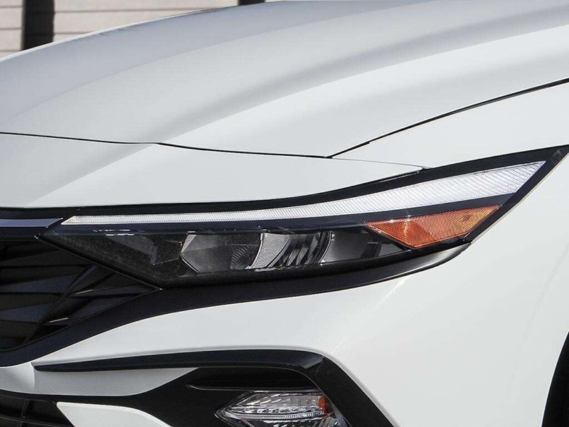 2025 Hyundai Elantra Luxury IVT