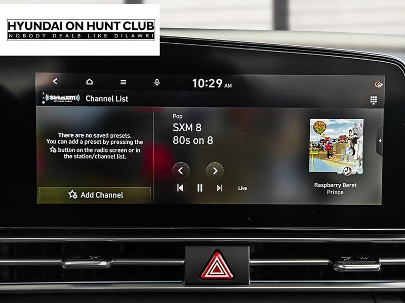 2025 Hyundai Elantra Luxury IVT w/Two-Tone Interior