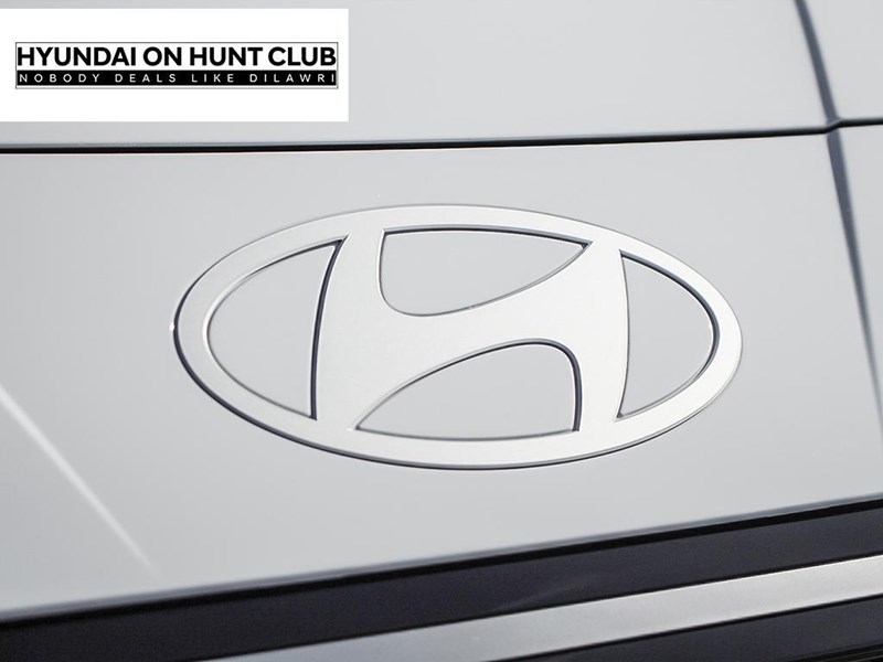 2025 Hyundai Elantra Luxury IVT