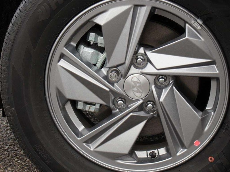 2026 Hyundai Elantra Essential IVT