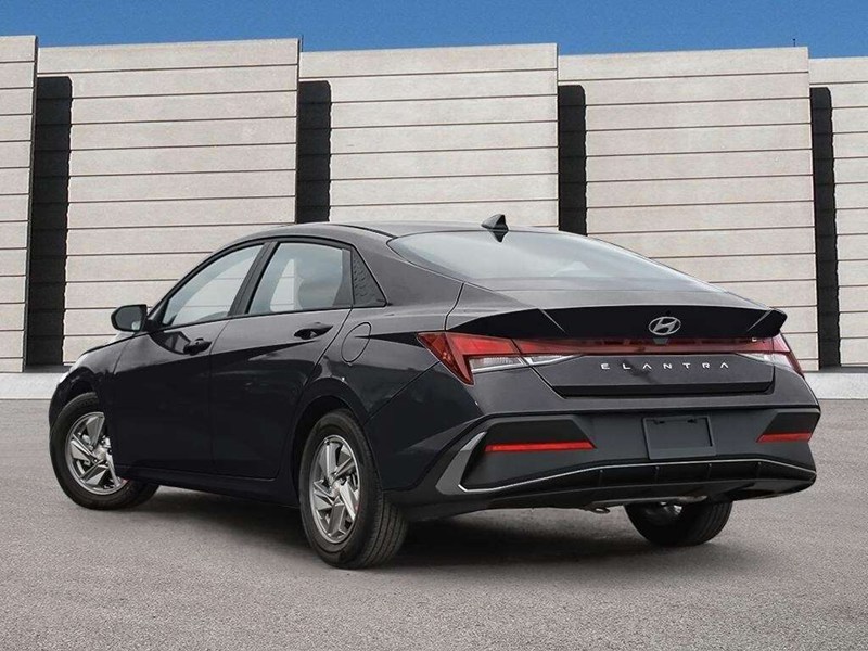 2026 Hyundai Elantra Essential IVT