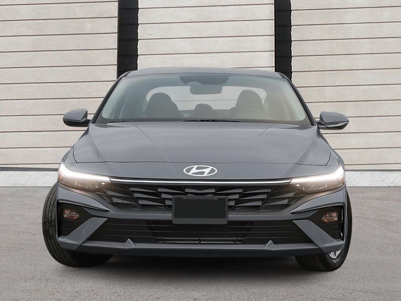 2025 Hyundai Elantra Luxury IVT