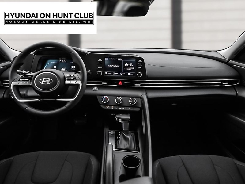 2025 Hyundai Elantra HEV Luxury DCT