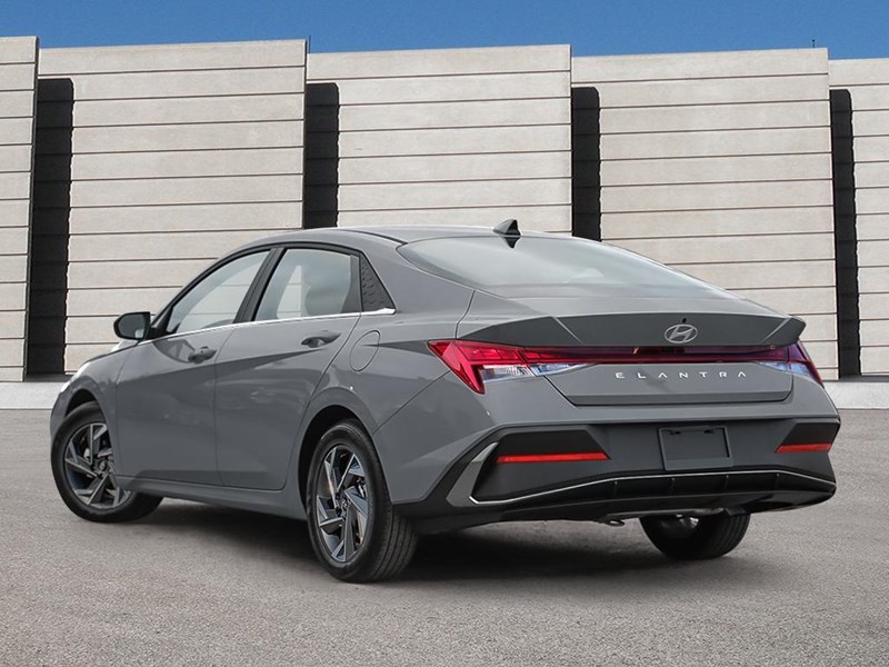 2025 Hyundai Elantra Luxury IVT