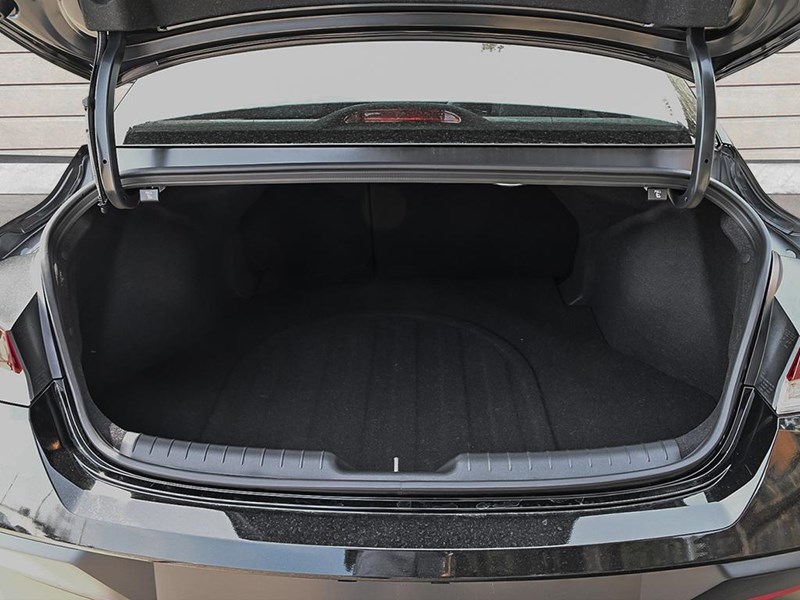 2026 Hyundai Elantra Luxury IVT