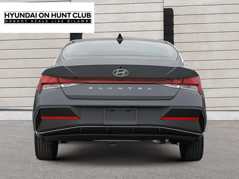 2025 Hyundai Elantra Essential IVT