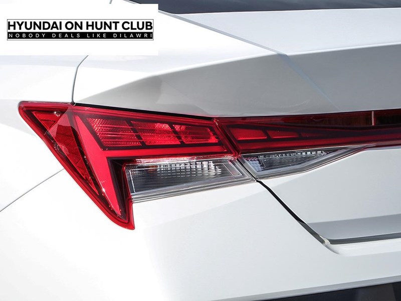 2025 Hyundai Elantra Luxury IVT