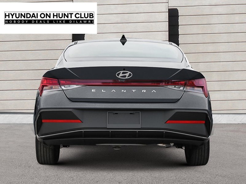 2025 Hyundai Elantra HEV Luxury DCT