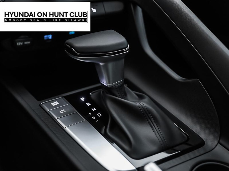 2025 Hyundai Elantra HEV Luxury DCT