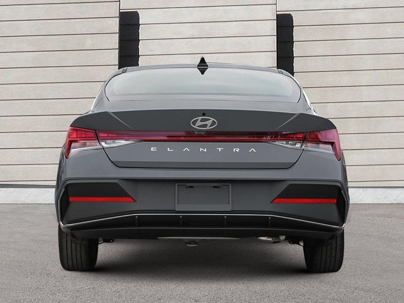 2025 Hyundai Elantra Luxury IVT