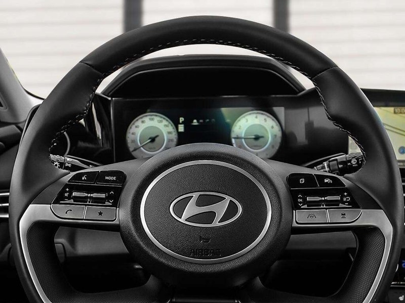 2026 Hyundai Elantra Luxury IVT