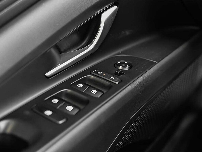 2026 Hyundai Elantra Luxury IVT