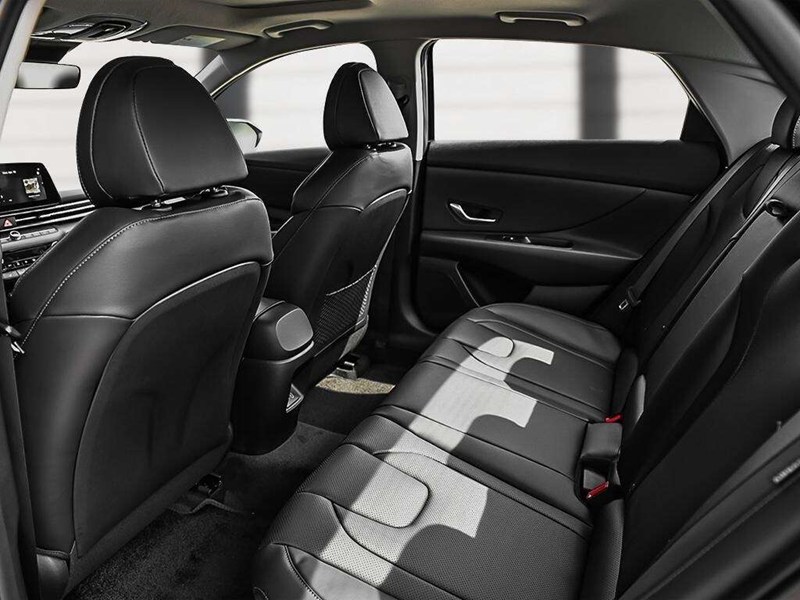 2026 Hyundai Elantra Luxury IVT