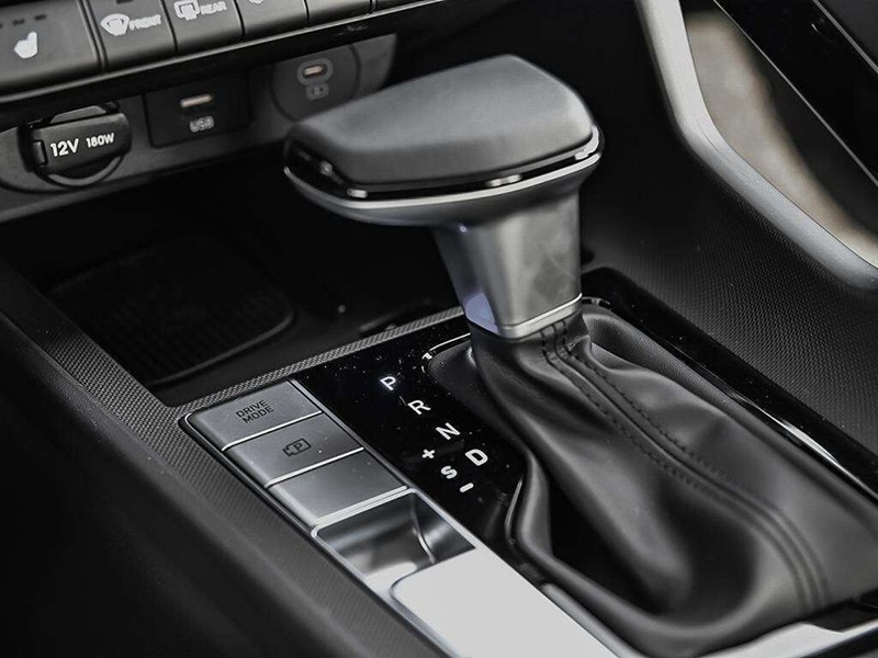 2026 Hyundai Elantra Luxury IVT