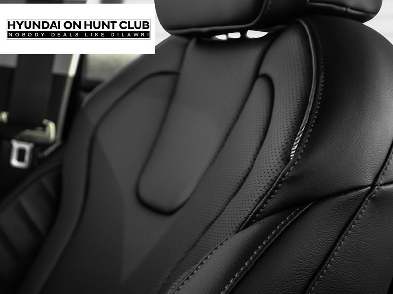 2025 Hyundai Elantra Luxury IVT