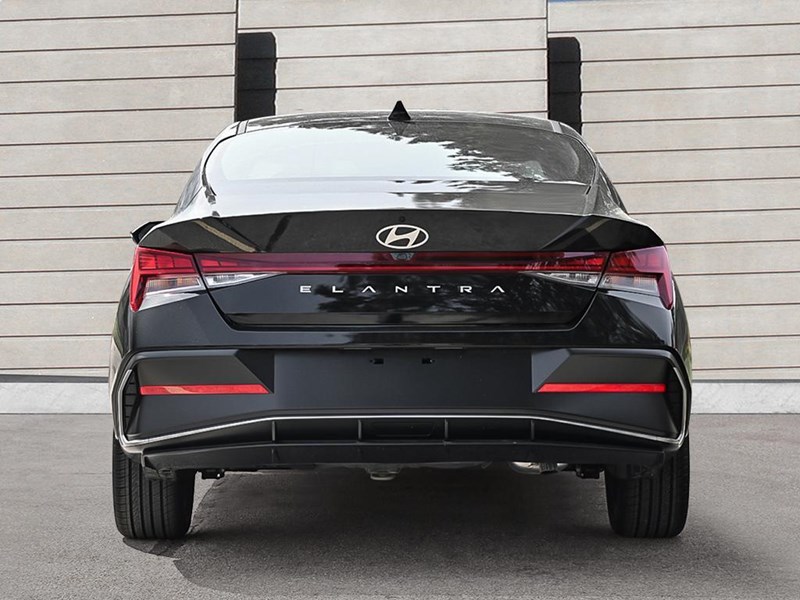 2026 Hyundai Elantra Luxury IVT