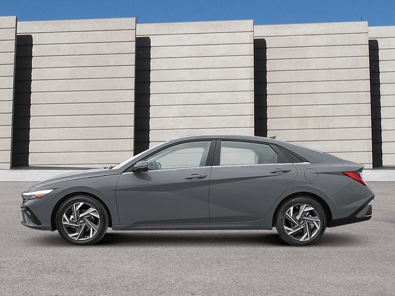 2025 Hyundai Elantra Luxury IVT