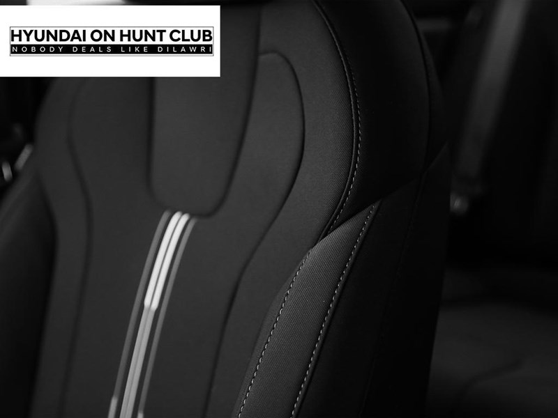 2025 Hyundai Elantra HEV Luxury DCT