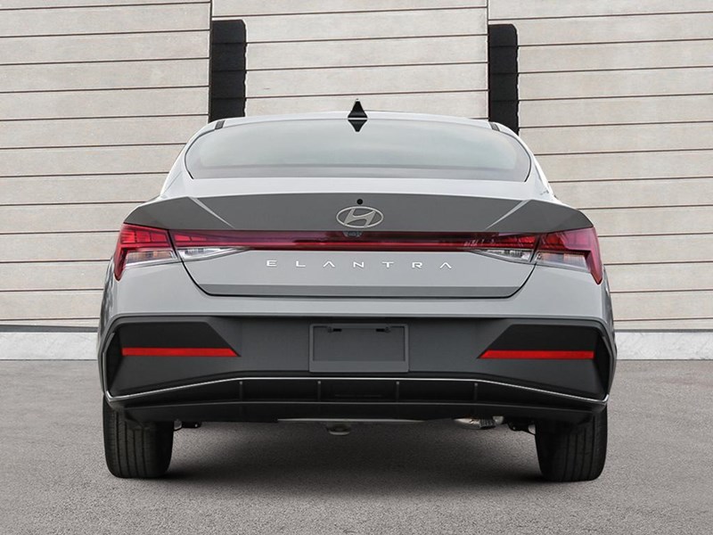 2026 Hyundai Elantra Luxury IVT