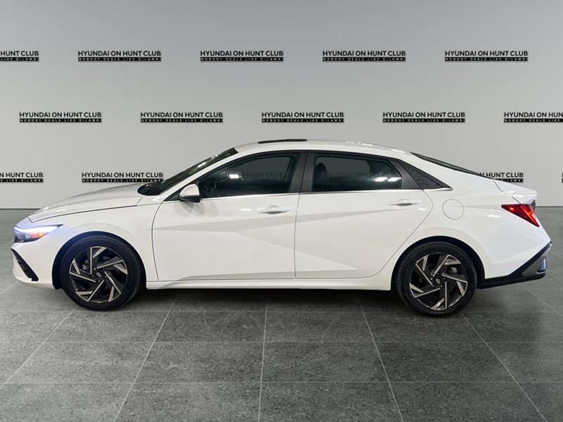 2025 Hyundai Elantra Luxury IVT