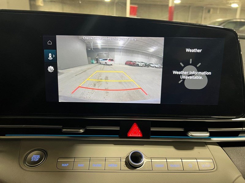 2023 Hyundai Elantra Luxury IVT w/Two-Tone Interior