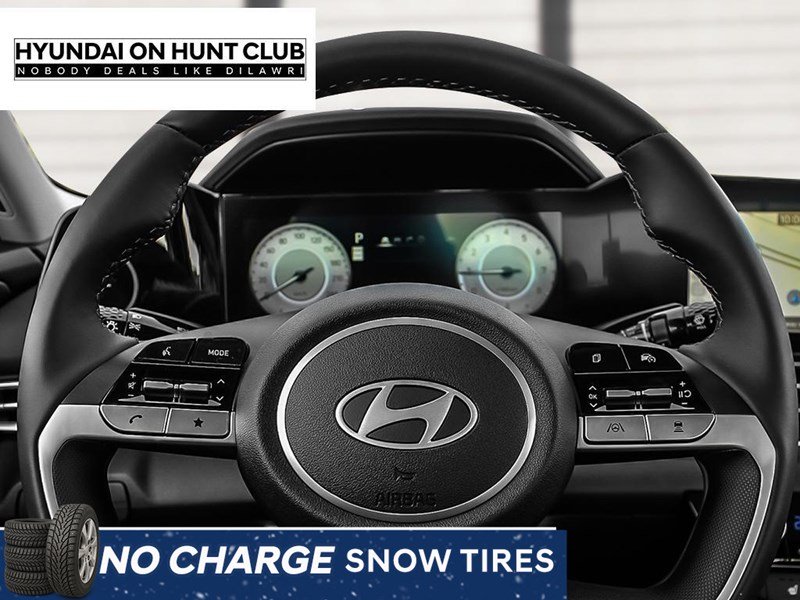 2025 Hyundai Elantra Luxury IVT