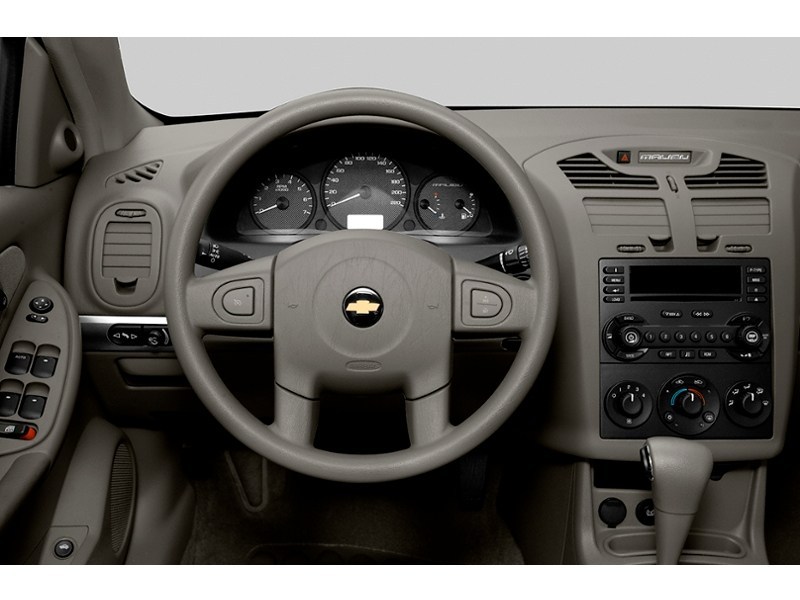 2004 Chevrolet Malibu MAXX 4dr Sdn LS Interior Shot 3