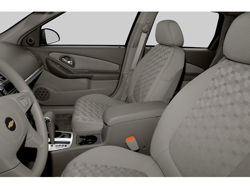 2004 Chevrolet Malibu MAXX 4dr Sdn LS Interior Shot 5